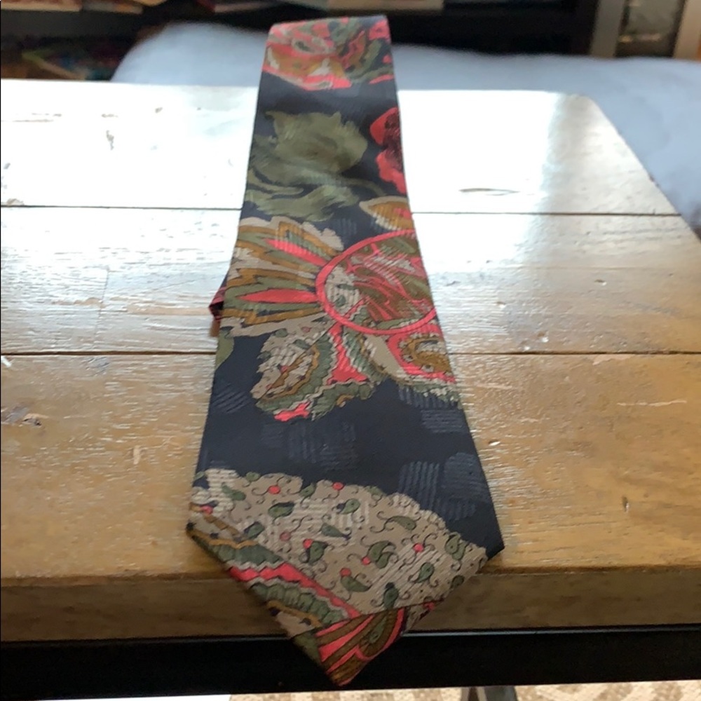 EUC Z Uomo Black and Floral Silk Tie